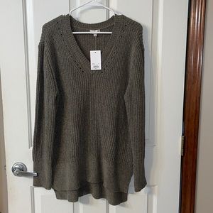 SO v-neck sweater - Olive - size large - NWT